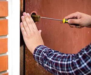 Lock Locksmith Tech Eastlake, OH 440-226-5074 - garage-door-locks